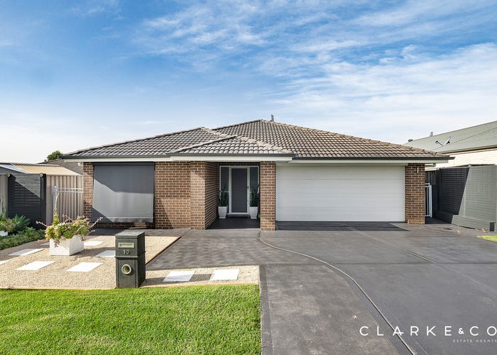 10 Dianella Way, Aberglasslyn, NSW 2320