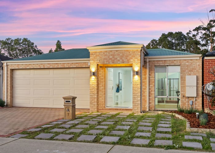 7 Hourn Way, Canning Vale, WA 6155