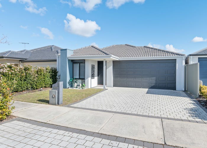 11 Sweetgum Way, Piara Waters, WA 6112