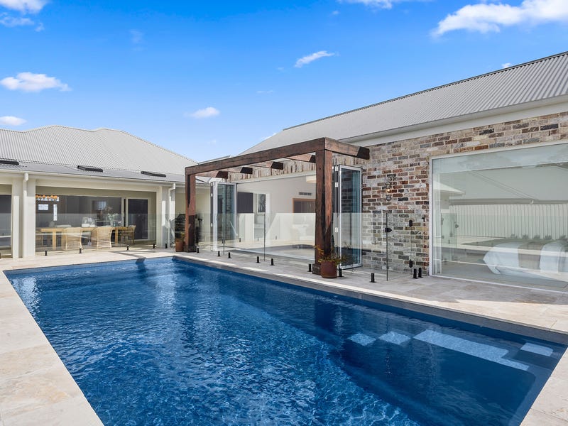 15 Caroline Avenue,Bowral