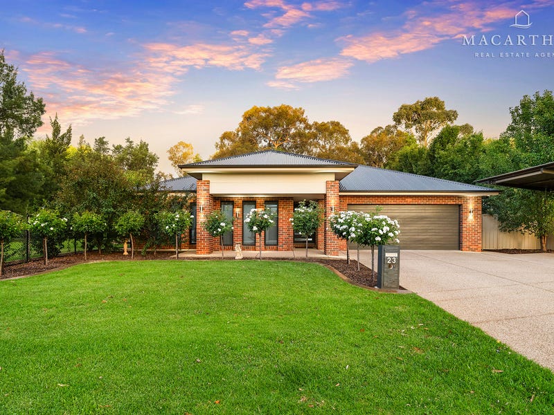 23 Plunkett Drive,Lake Albert