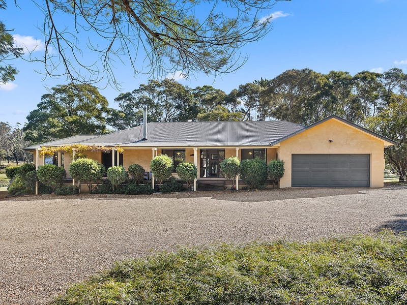 18 Wattle Ridge Rd,Hill Top